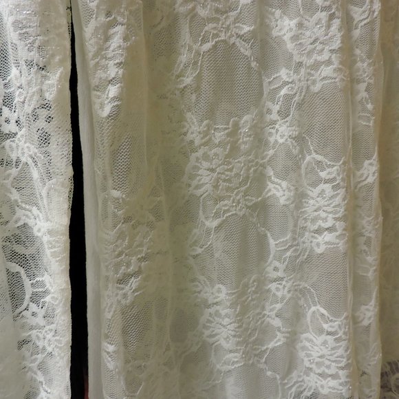 BOZZOLO woman's sheer Lacey top  sz Large  cream - Picture 3 of 6